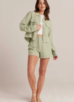 Callie Ruffle Short - Gedempt Leger><noscript><img width=
