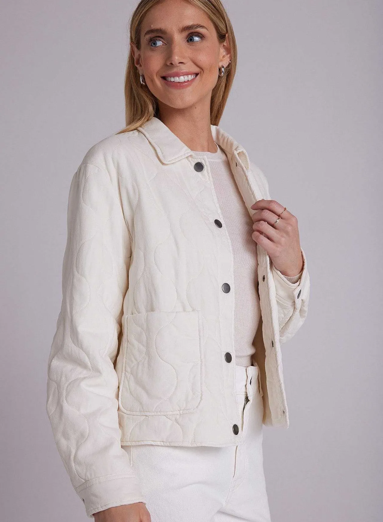 Cropped Gewatteerd Jack Met Twee Zakken - Winterwit>Bella Dahl Outlet