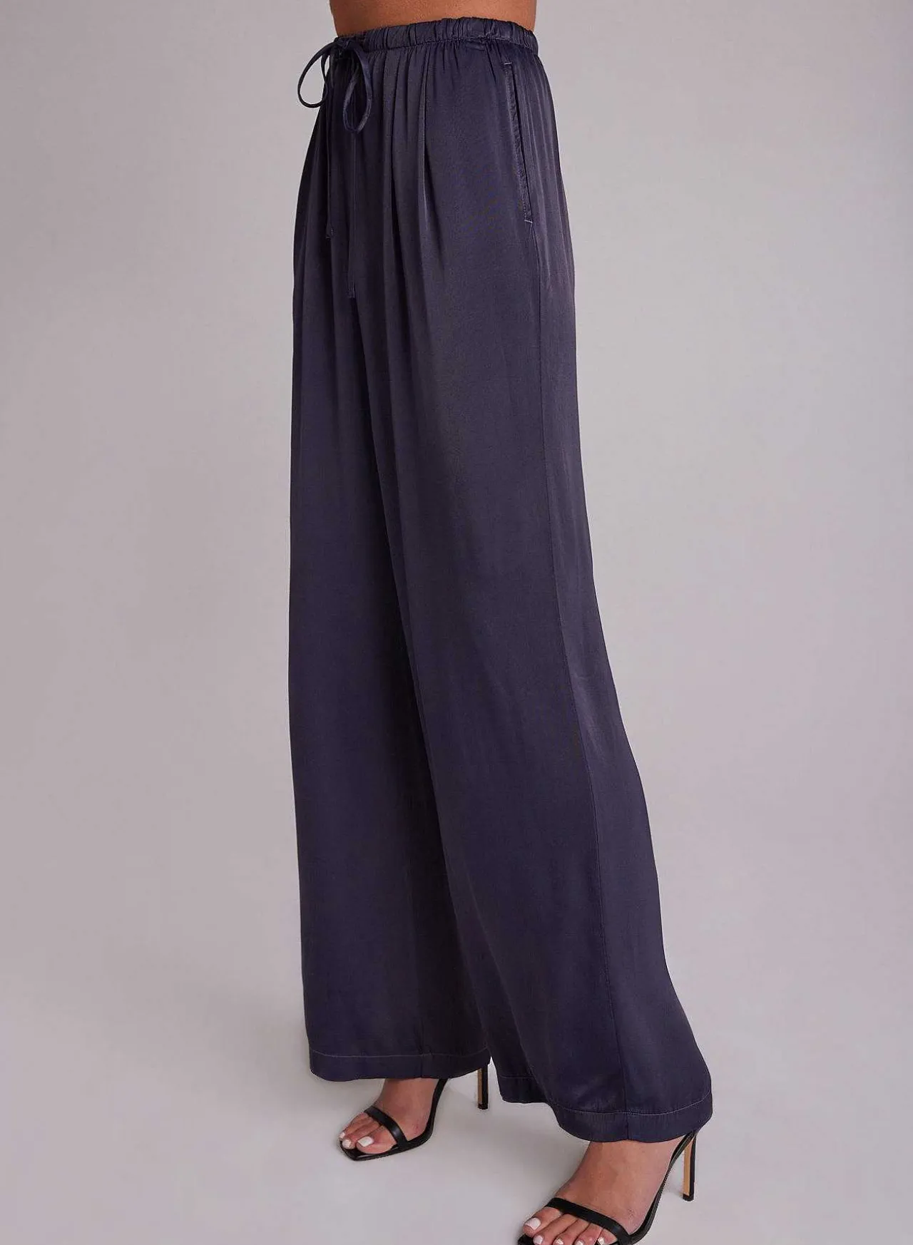 Satijnen Geplooide Broek Met Wijde Pijpen - Odyssey Grey>Bella Dahl Store