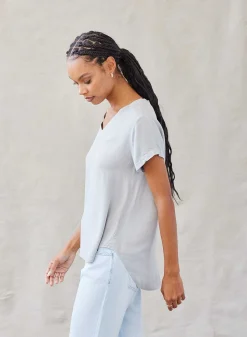T-Shirt Met V-Hals - Mistige Hemel>Bella Dahl Store